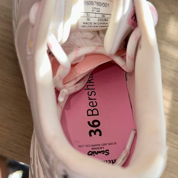 Beeshka x Hello Kitty Chunky Y2K Platform Sneakers - Picture 3 of 4